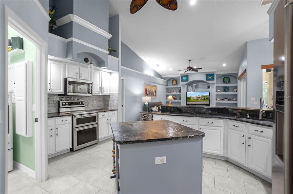 En Venta: $525,000 (3 camas, 3 baños, 2627 Pies cuadrados)
