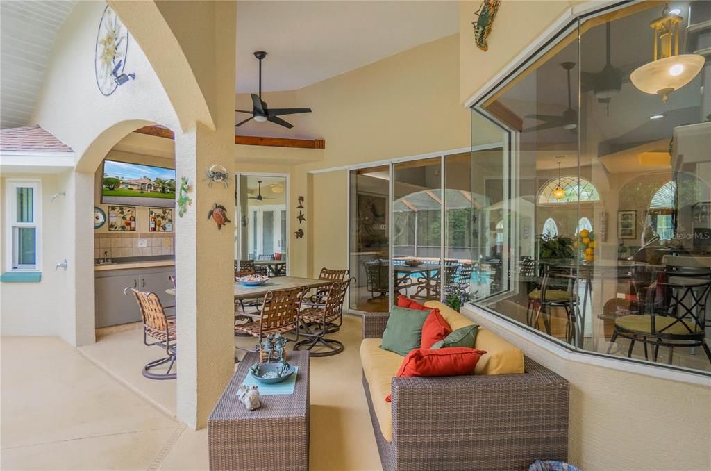 En Venta: $525,000 (3 camas, 3 baños, 2627 Pies cuadrados)