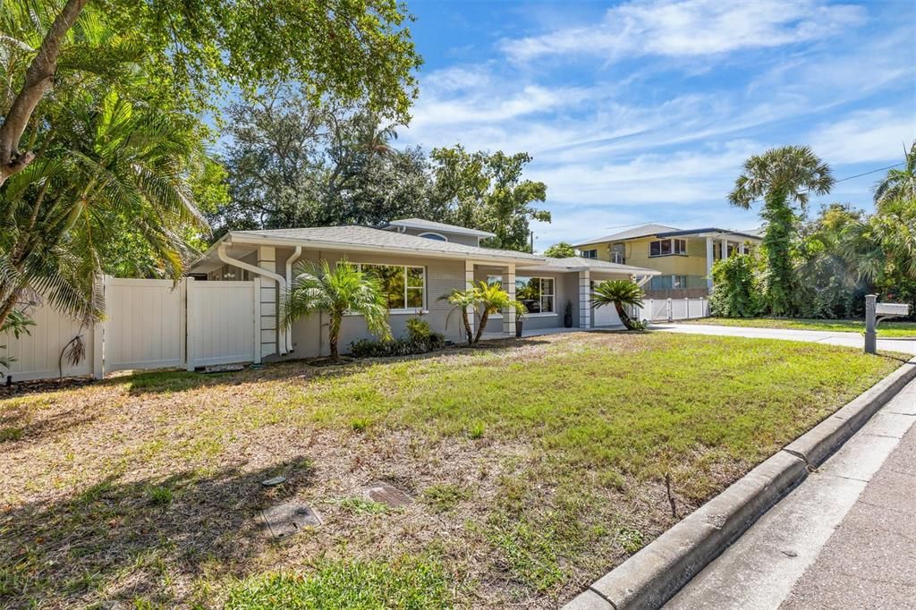 For Rent: $5,000 (4 beds, 3 baths, 1944 Square Feet)