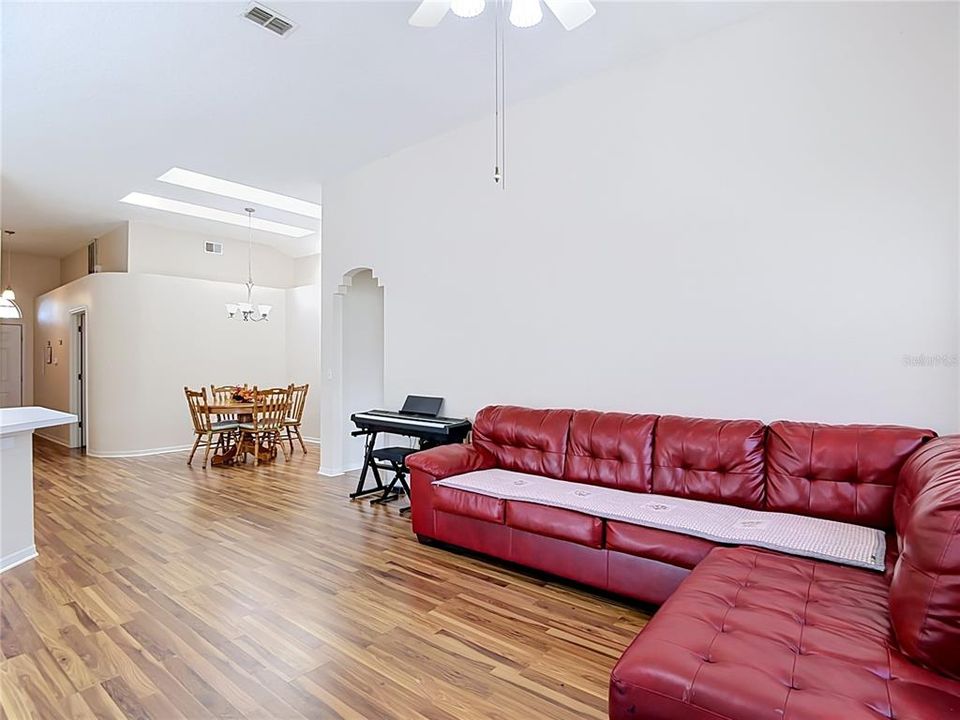 En Venta: $339,000 (3 camas, 2 baños, 1488 Pies cuadrados)