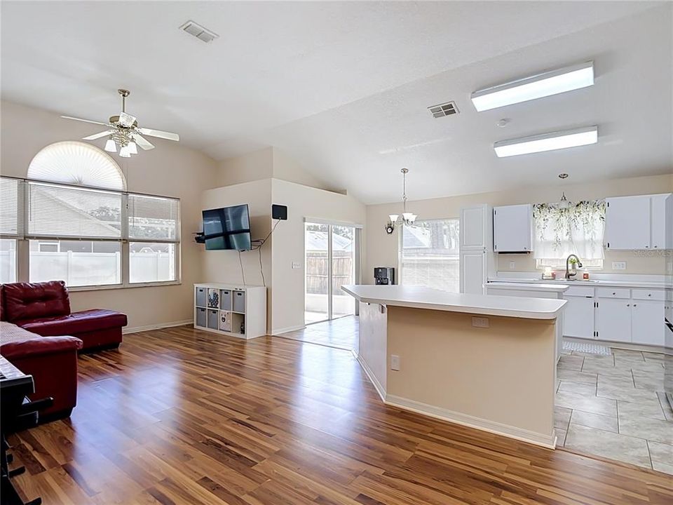 En Venta: $339,000 (3 camas, 2 baños, 1488 Pies cuadrados)