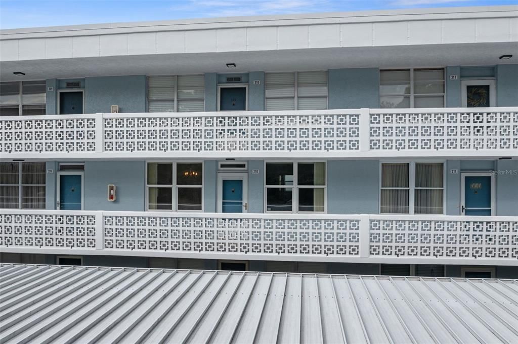 For Sale: $142,900 (1 beds, 1 baths, 930 Square Feet)