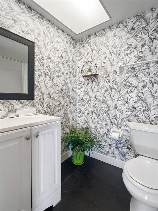 For Sale: $142,900 (1 beds, 1 baths, 930 Square Feet)