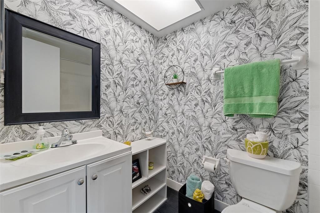 For Sale: $142,900 (1 beds, 1 baths, 930 Square Feet)