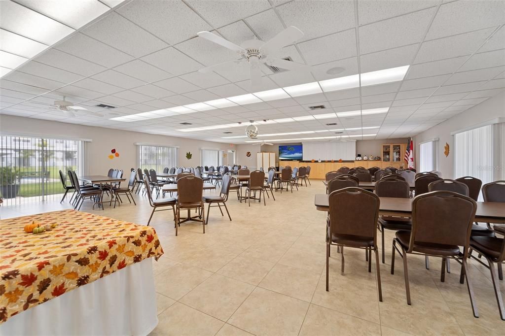 For Sale: $142,900 (1 beds, 1 baths, 930 Square Feet)
