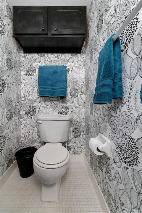 For Sale: $142,900 (1 beds, 1 baths, 930 Square Feet)
