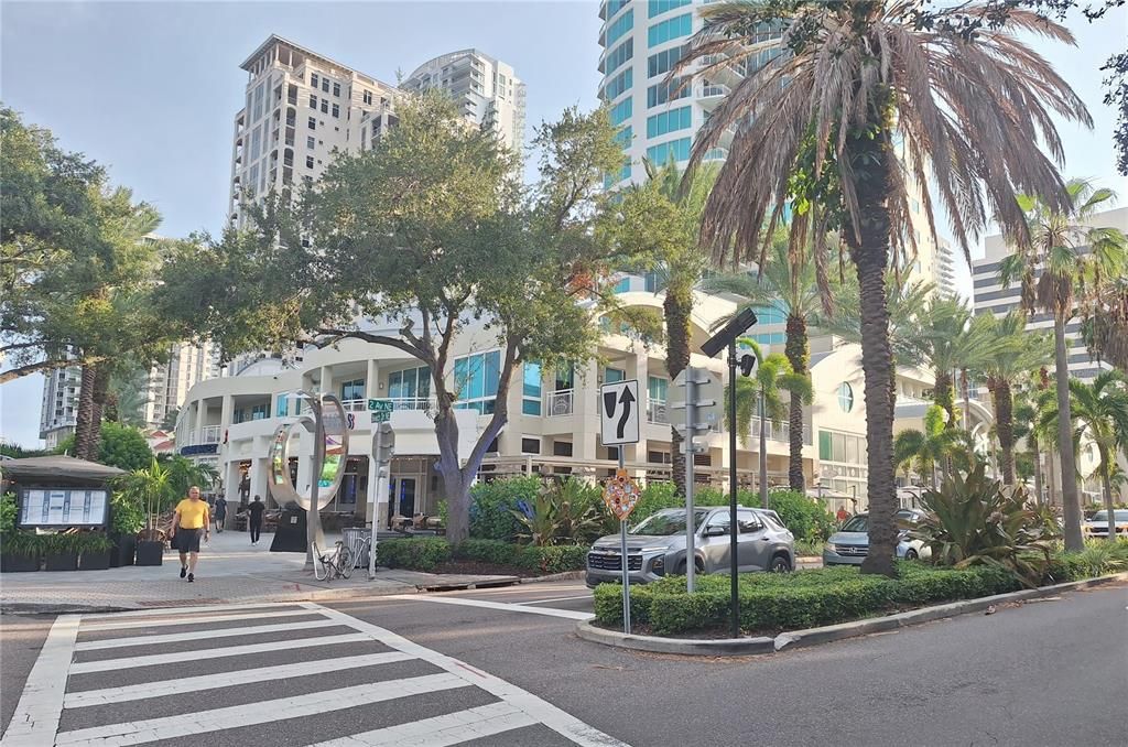 For Sale: $142,900 (1 beds, 1 baths, 930 Square Feet)