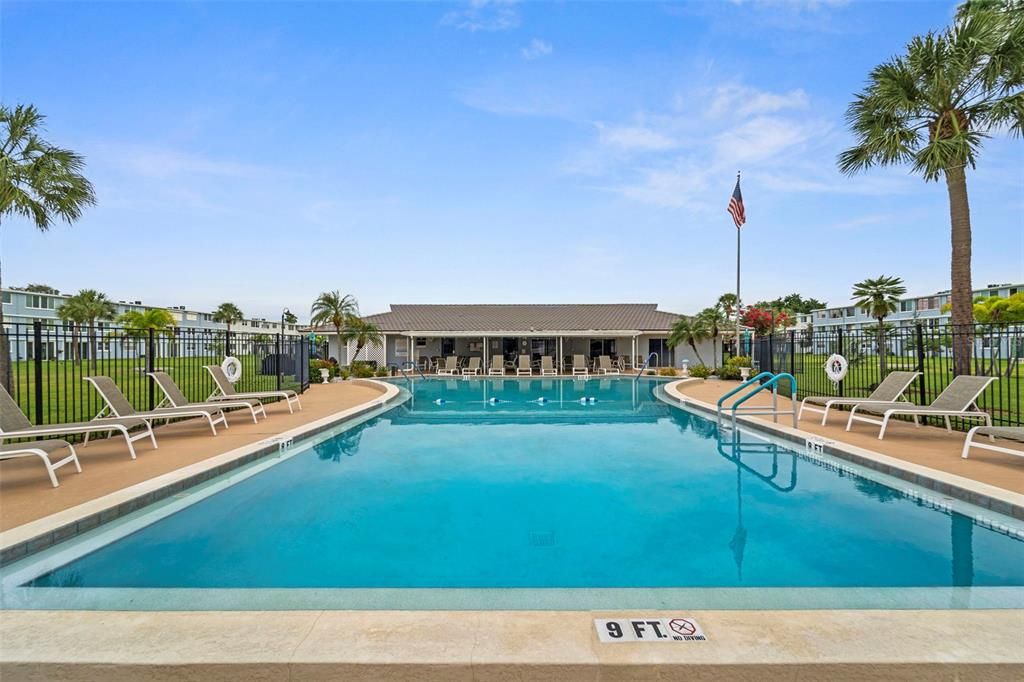 For Sale: $142,900 (1 beds, 1 baths, 930 Square Feet)