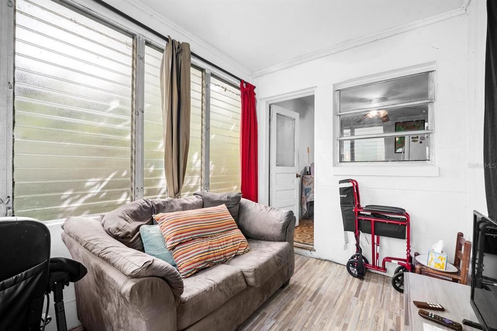 For Sale: $169,900 (2 beds, 1 baths, 650 Square Feet)
