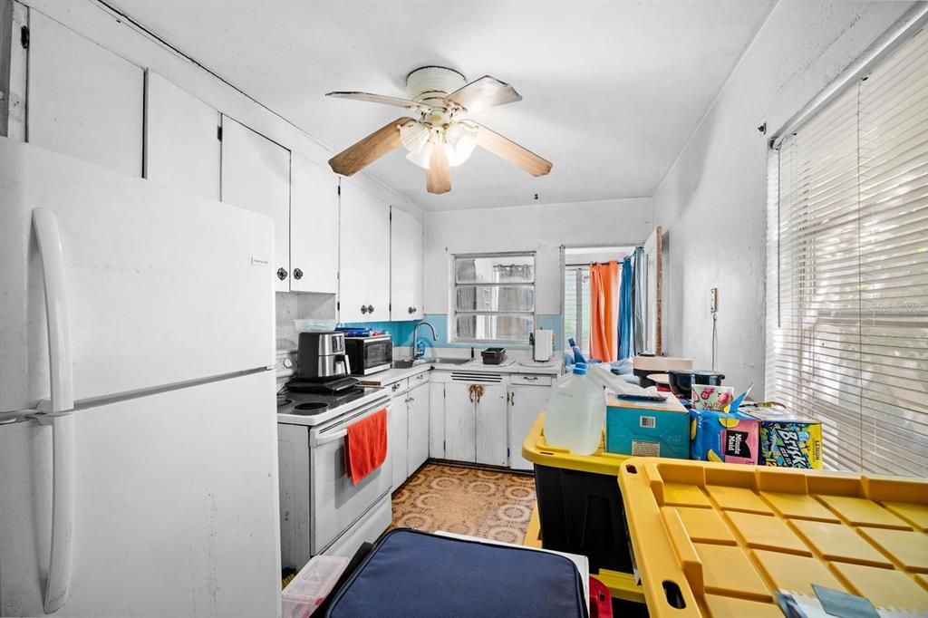For Sale: $169,900 (2 beds, 1 baths, 650 Square Feet)