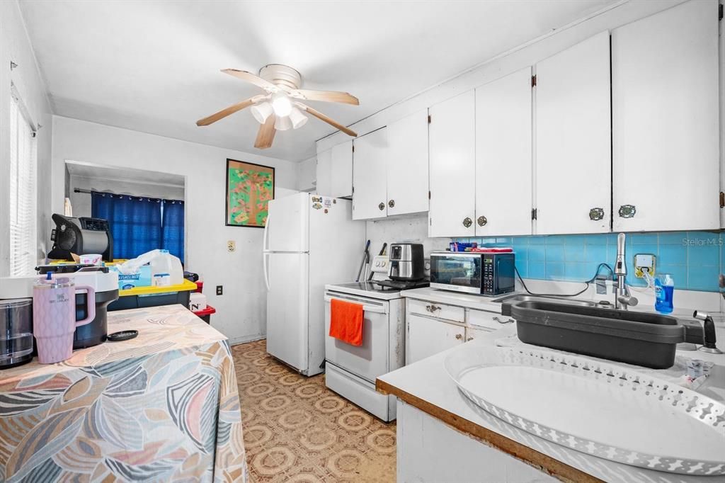 For Sale: $169,900 (2 beds, 1 baths, 650 Square Feet)