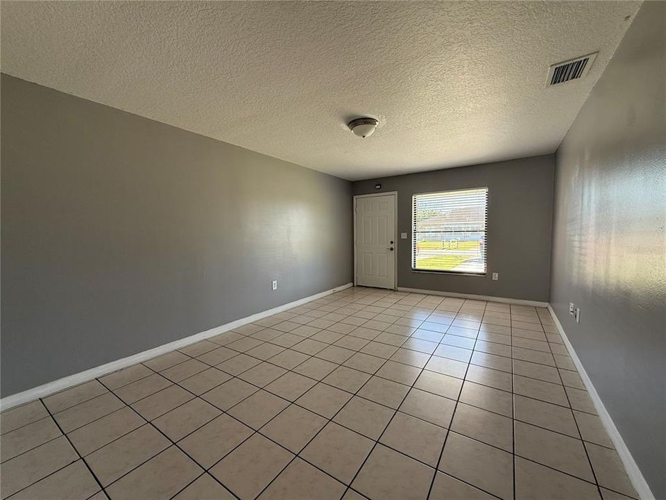 For Rent: $1,800 (3 beds, 2 baths, 1202 Square Feet)