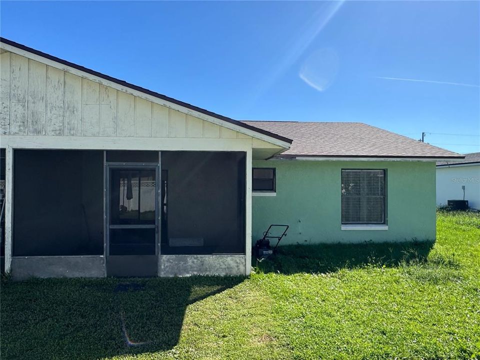 For Rent: $1,800 (3 beds, 2 baths, 1202 Square Feet)