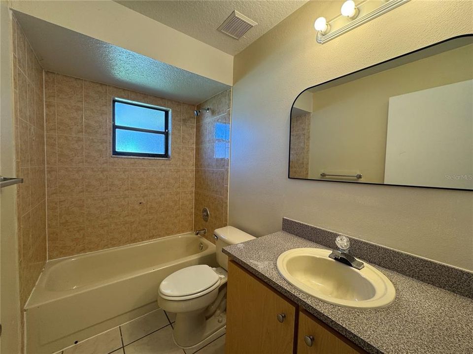 For Rent: $1,800 (3 beds, 2 baths, 1202 Square Feet)