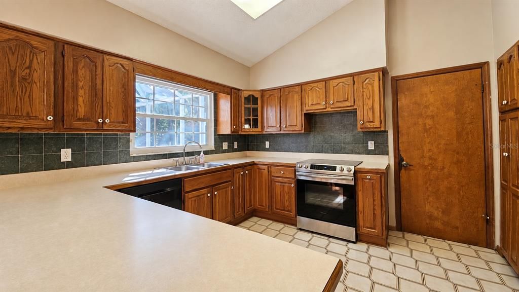 For Sale: $549,900 (4 beds, 2 baths, 2320 Square Feet)