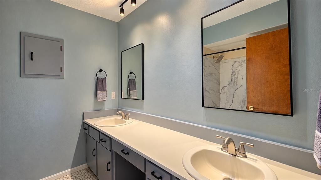For Sale: $549,900 (4 beds, 2 baths, 2320 Square Feet)