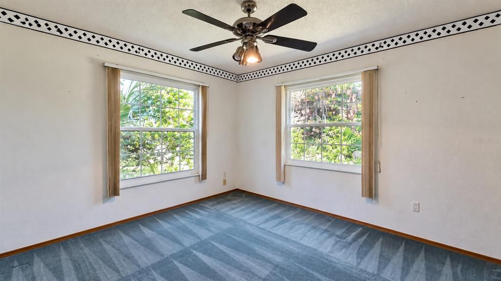 For Sale: $549,900 (4 beds, 2 baths, 2320 Square Feet)