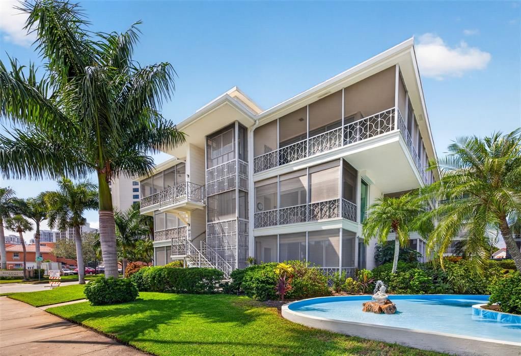 En Venta: $579,900 (2 camas, 2 baños, 1360 Pies cuadrados)