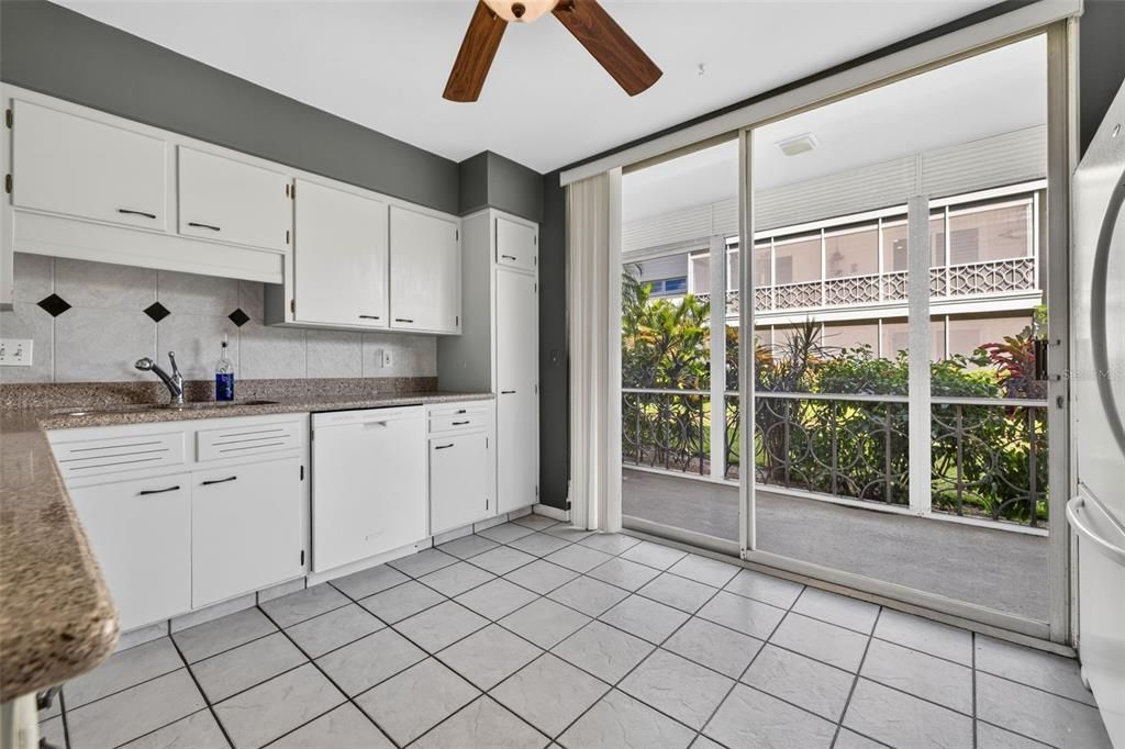 En Venta: $579,900 (2 camas, 2 baños, 1360 Pies cuadrados)