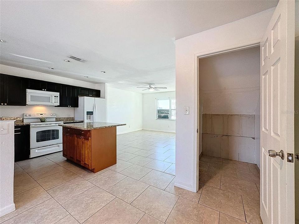 For Sale: $139,900 (2 beds, 1 baths, 1520 Square Feet)