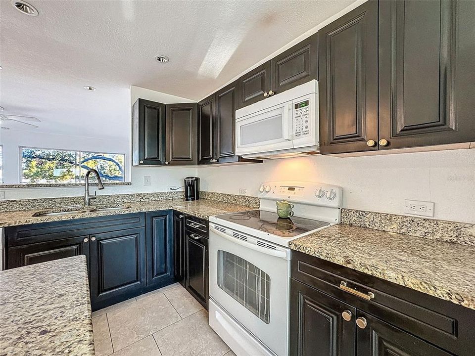 For Sale: $139,900 (2 beds, 1 baths, 1520 Square Feet)