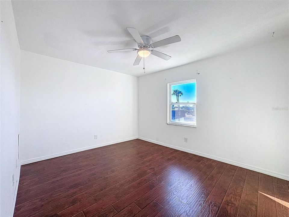 For Sale: $139,900 (2 beds, 1 baths, 1520 Square Feet)
