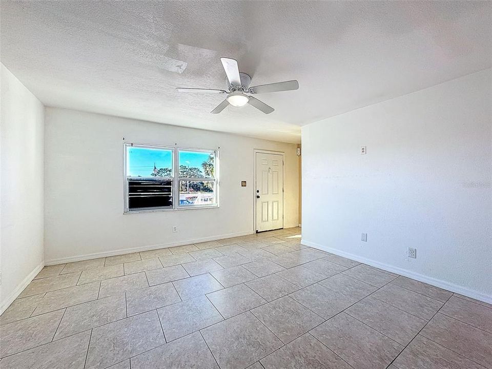 For Sale: $139,900 (2 beds, 1 baths, 1520 Square Feet)