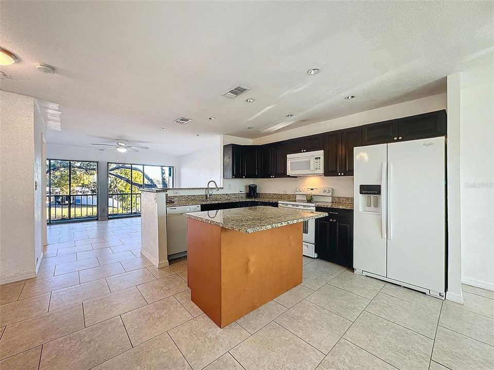 For Sale: $139,900 (2 beds, 1 baths, 1520 Square Feet)