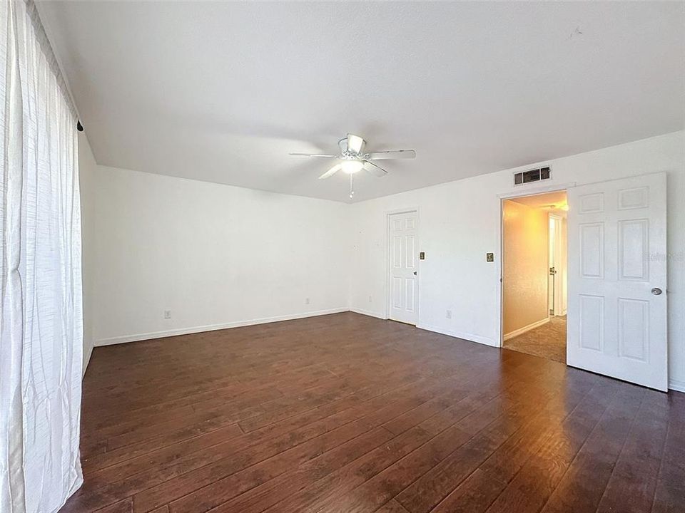 For Sale: $139,900 (2 beds, 1 baths, 1520 Square Feet)