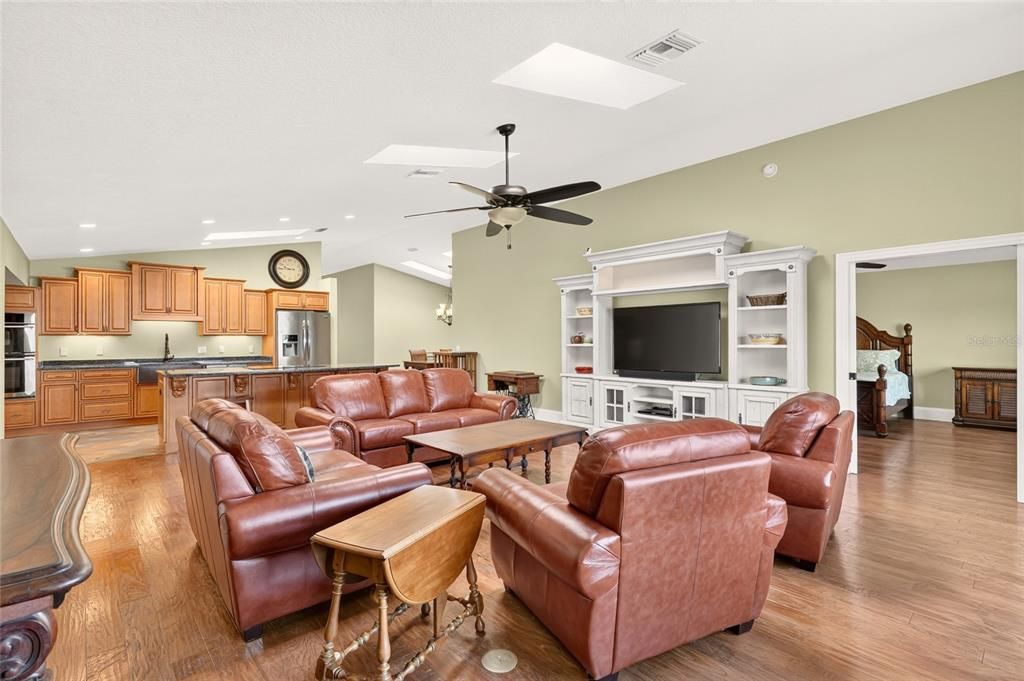 For Sale: $349,000 (3 beds, 2 baths, 2740 Square Feet)