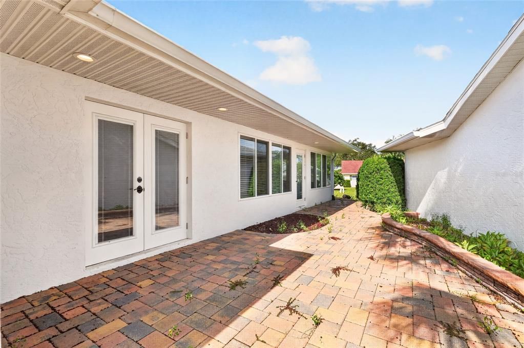 For Sale: $349,000 (3 beds, 2 baths, 2740 Square Feet)