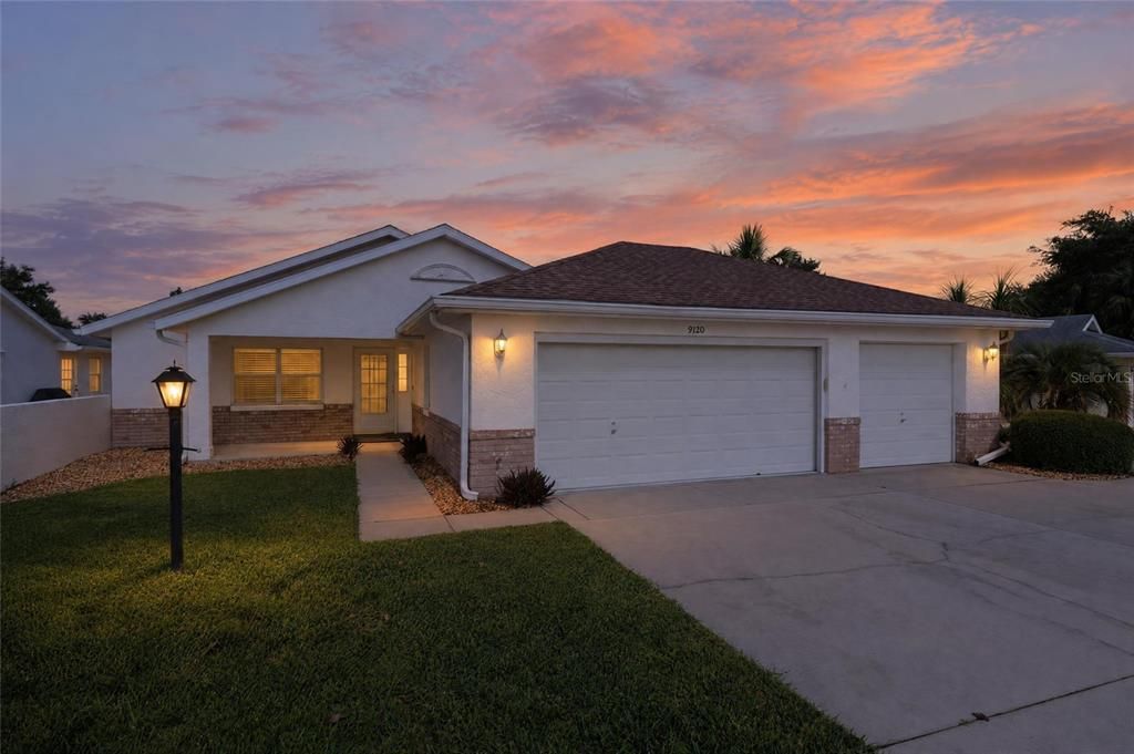 For Sale: $349,000 (3 beds, 2 baths, 2740 Square Feet)