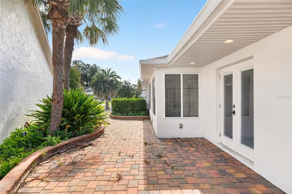 For Sale: $349,000 (3 beds, 2 baths, 2740 Square Feet)