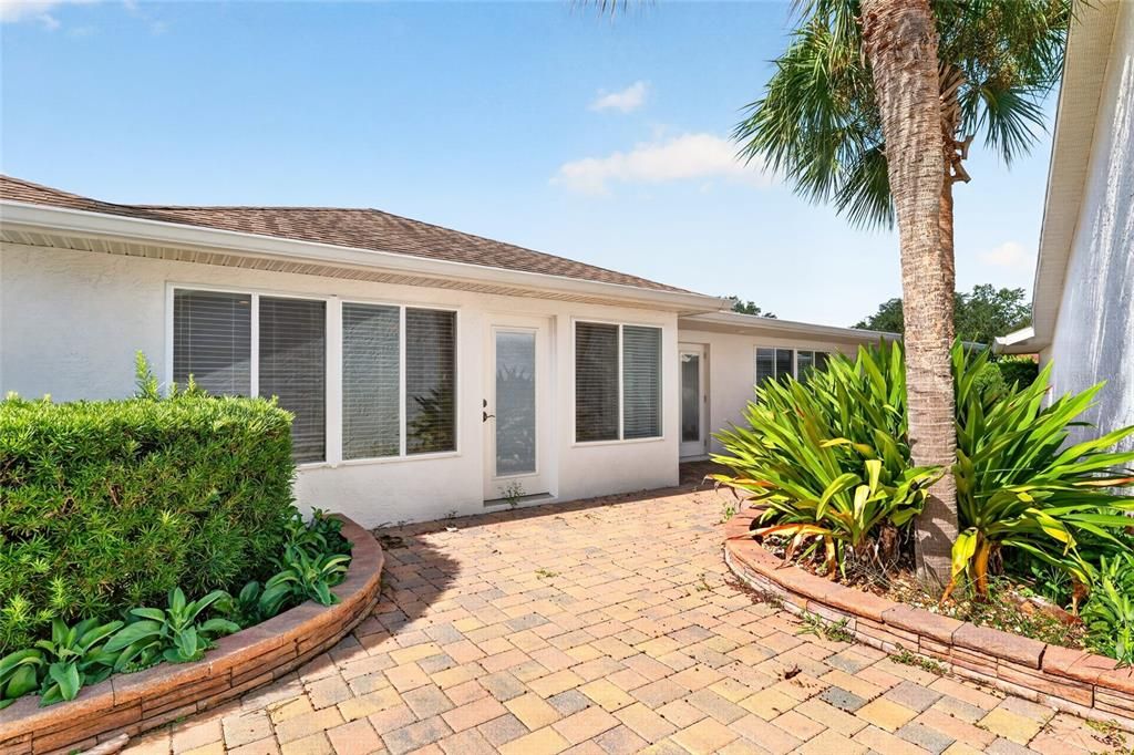 For Sale: $349,000 (3 beds, 2 baths, 2740 Square Feet)