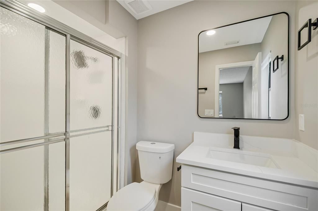 На продажу: $219,900 (2 спален, 2 ванн, 1204 Квадратных фут)