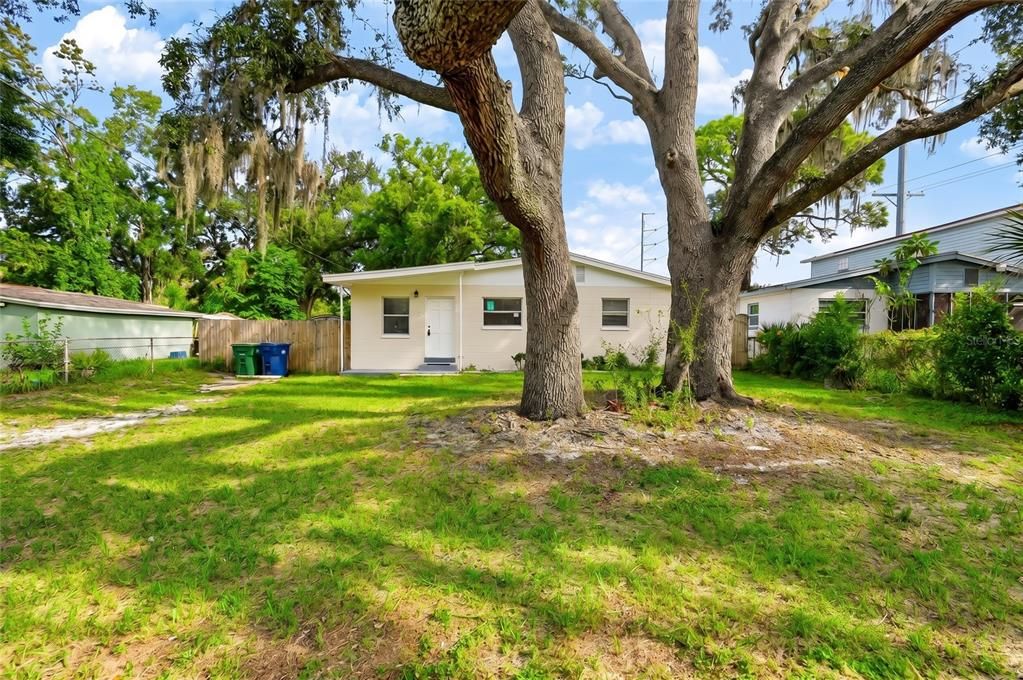 For Sale: $304,900 (3 beds, 1 baths, 840 Square Feet)