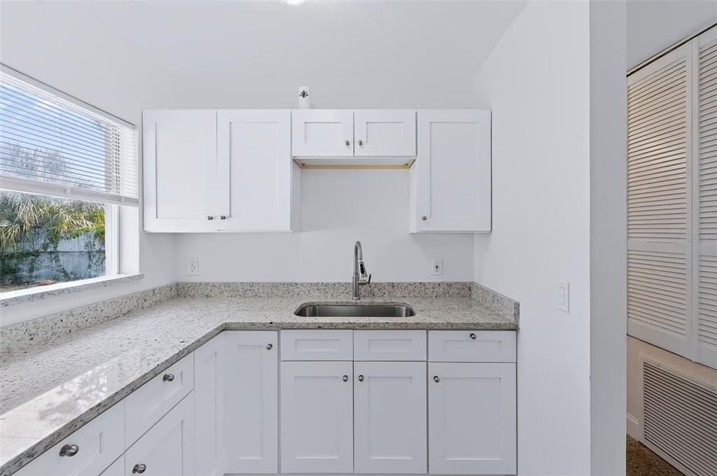 For Sale: $304,900 (3 beds, 1 baths, 840 Square Feet)