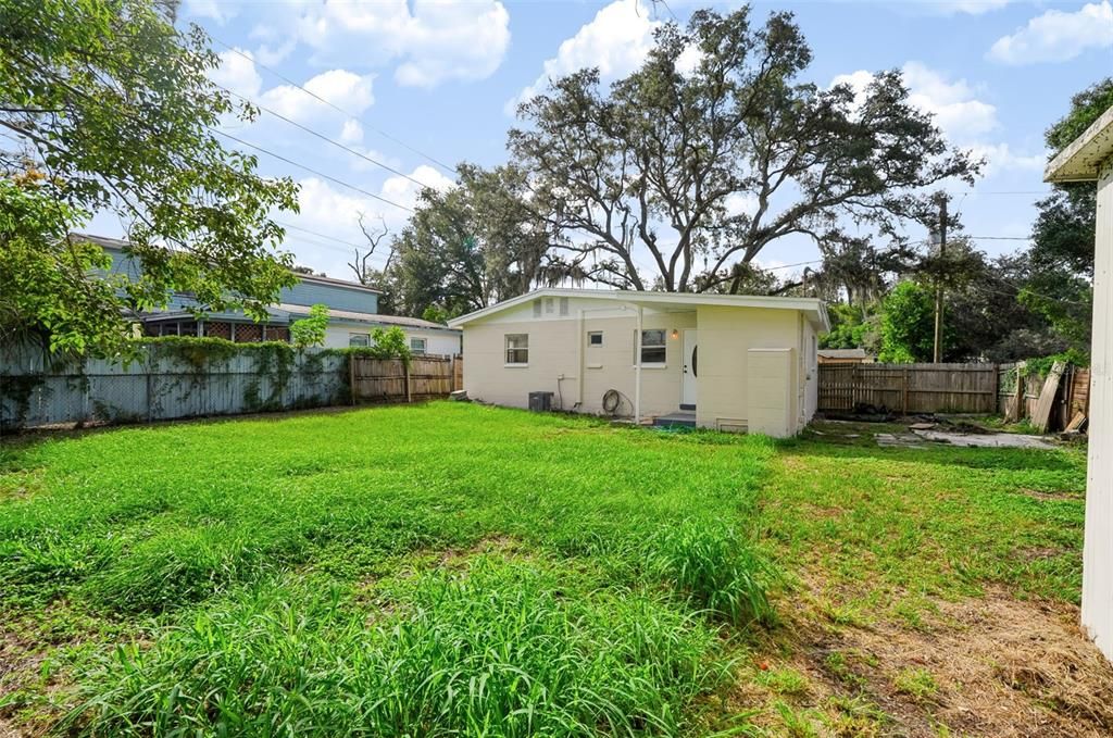 For Sale: $304,900 (3 beds, 1 baths, 840 Square Feet)