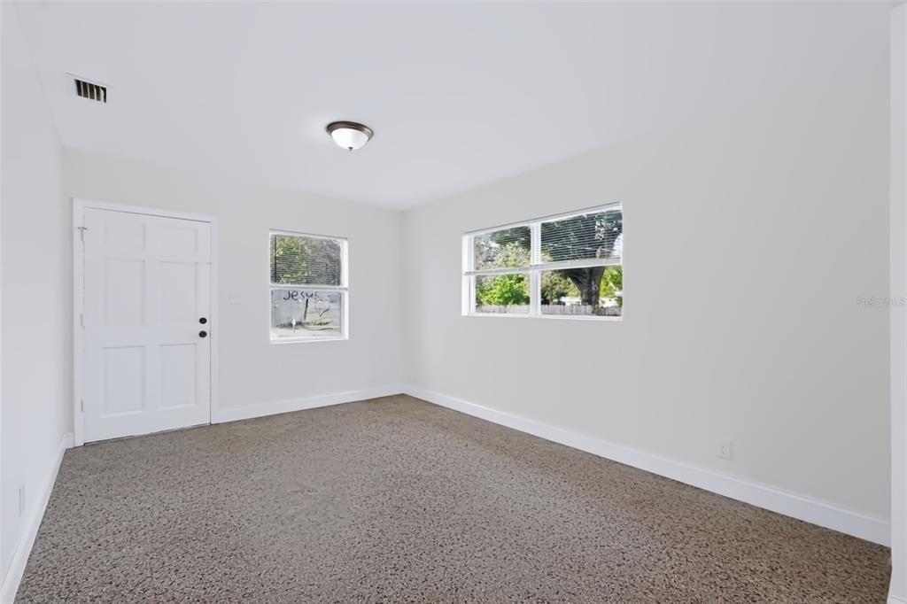 For Sale: $304,900 (3 beds, 1 baths, 840 Square Feet)