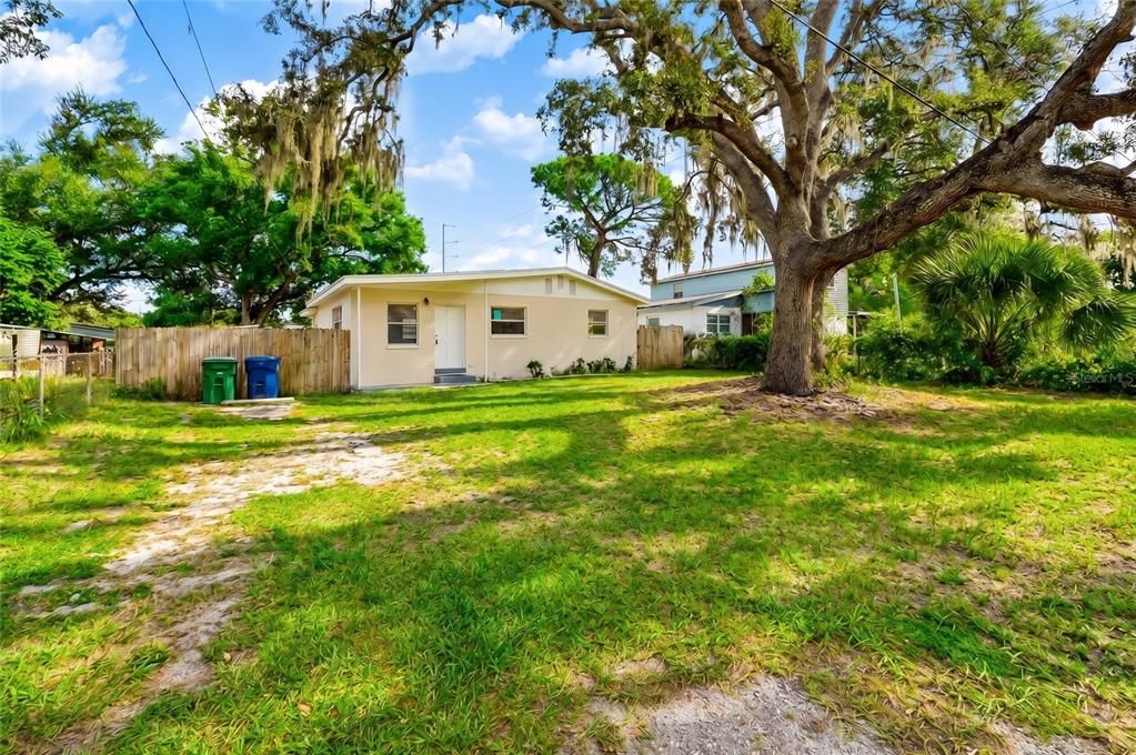 For Sale: $304,900 (3 beds, 1 baths, 840 Square Feet)