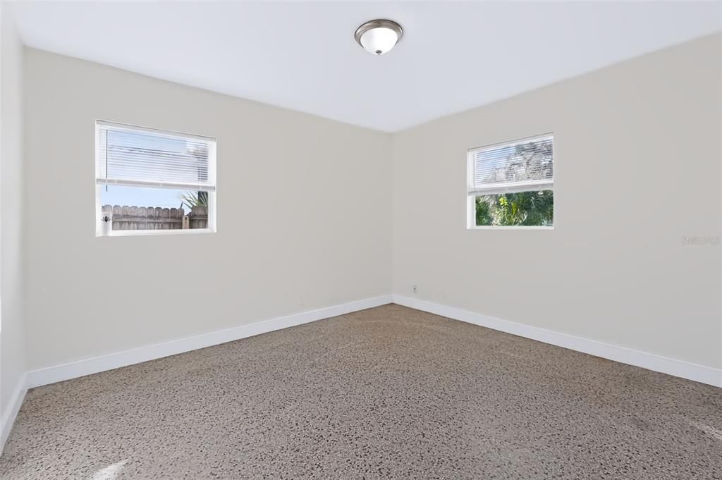 For Sale: $304,900 (3 beds, 1 baths, 840 Square Feet)