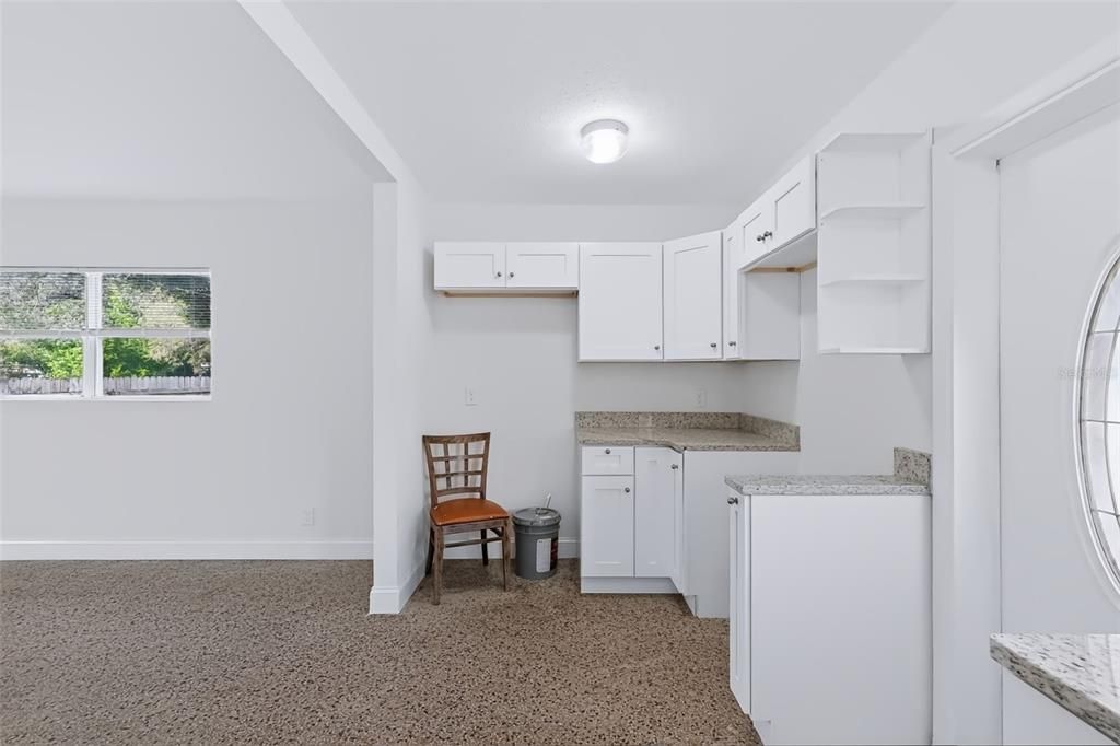 For Sale: $304,900 (3 beds, 1 baths, 840 Square Feet)
