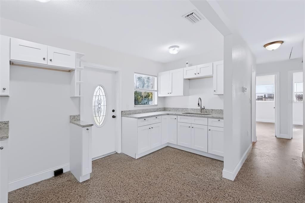 For Sale: $304,900 (3 beds, 1 baths, 840 Square Feet)