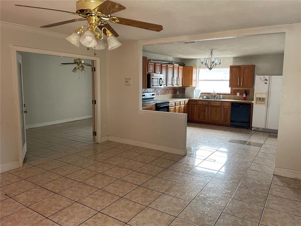 For Sale: $425,000 (6 beds, 0 baths, 1800 Square Feet)