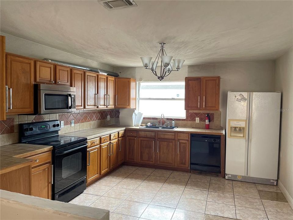For Sale: $425,000 (6 beds, 0 baths, 1800 Square Feet)