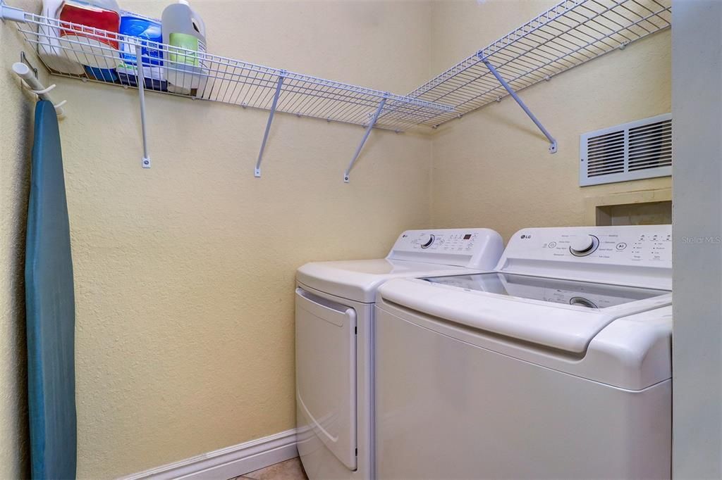 В аренду: $2,750 (2 спален, 2 ванн, 1230 Квадратных фут)