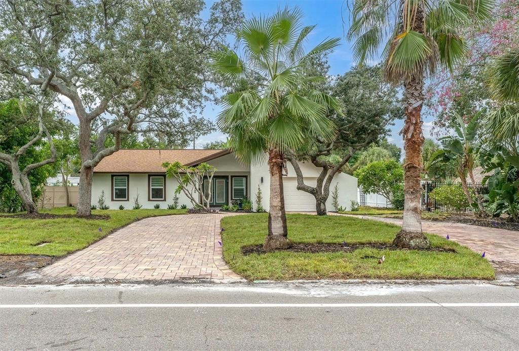 For Sale: $649,000 (3 beds, 2 baths, 1623 Square Feet)