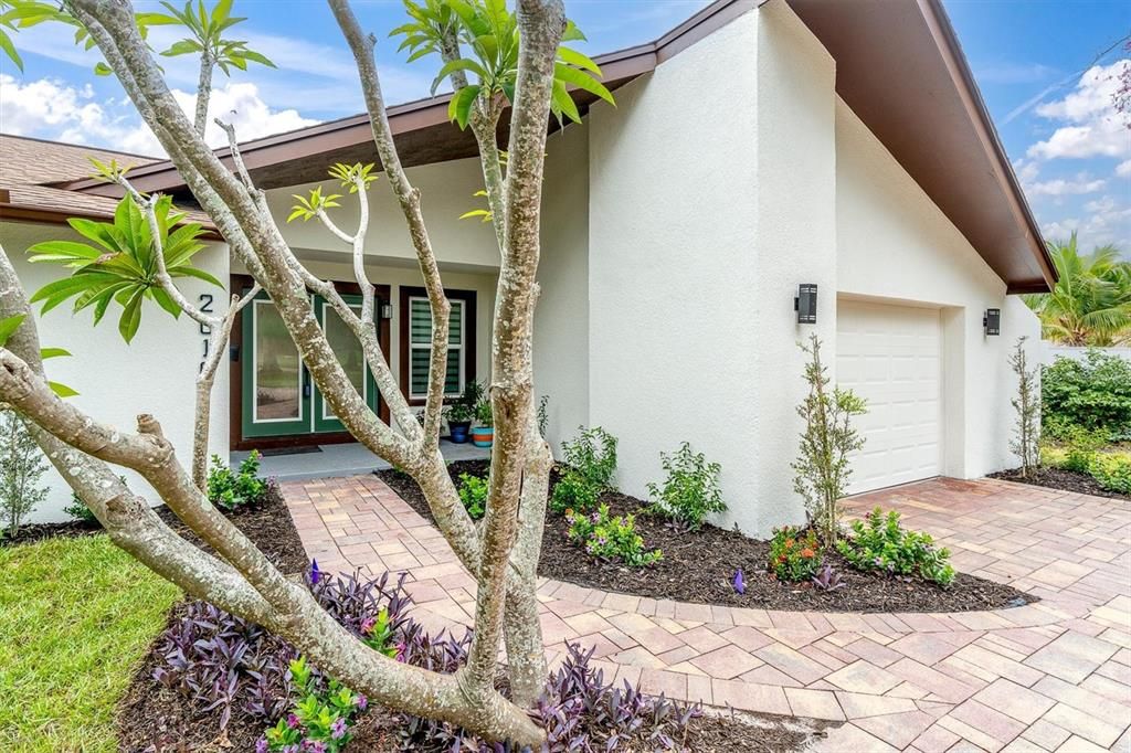 For Sale: $649,000 (3 beds, 2 baths, 1623 Square Feet)