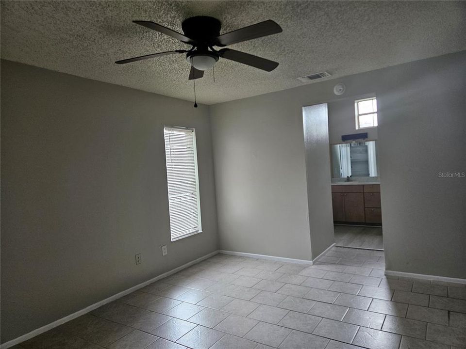 For Sale: $275,000 (3 beds, 2 baths, 1392 Square Feet)