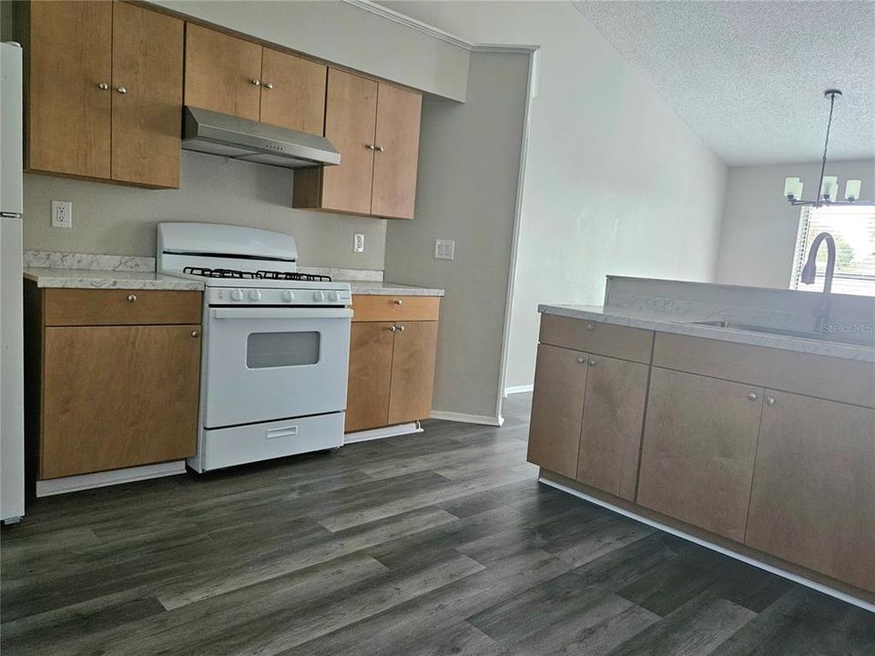 For Sale: $275,000 (3 beds, 2 baths, 1392 Square Feet)